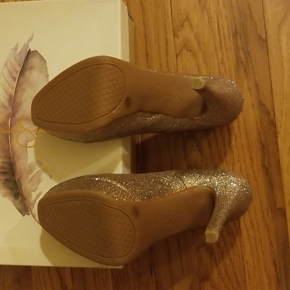 Jessica Simpson "Bette" platform high heel. Prom. 6.5M, Gold. Excellent condit… - Picture 9 of 10